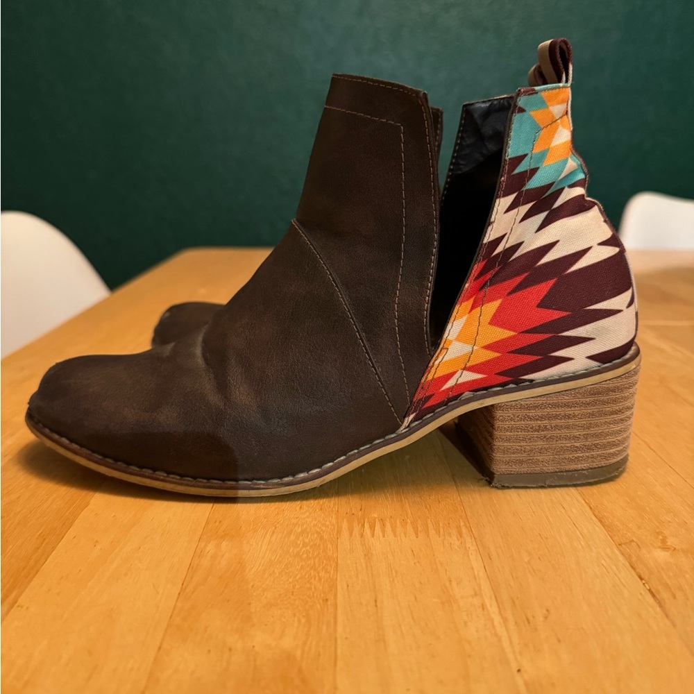 Leather Aztec booties size 7